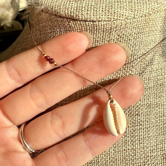Handmade minimalist boho garnet and cowrie shell necklace - Picture 3 of 4